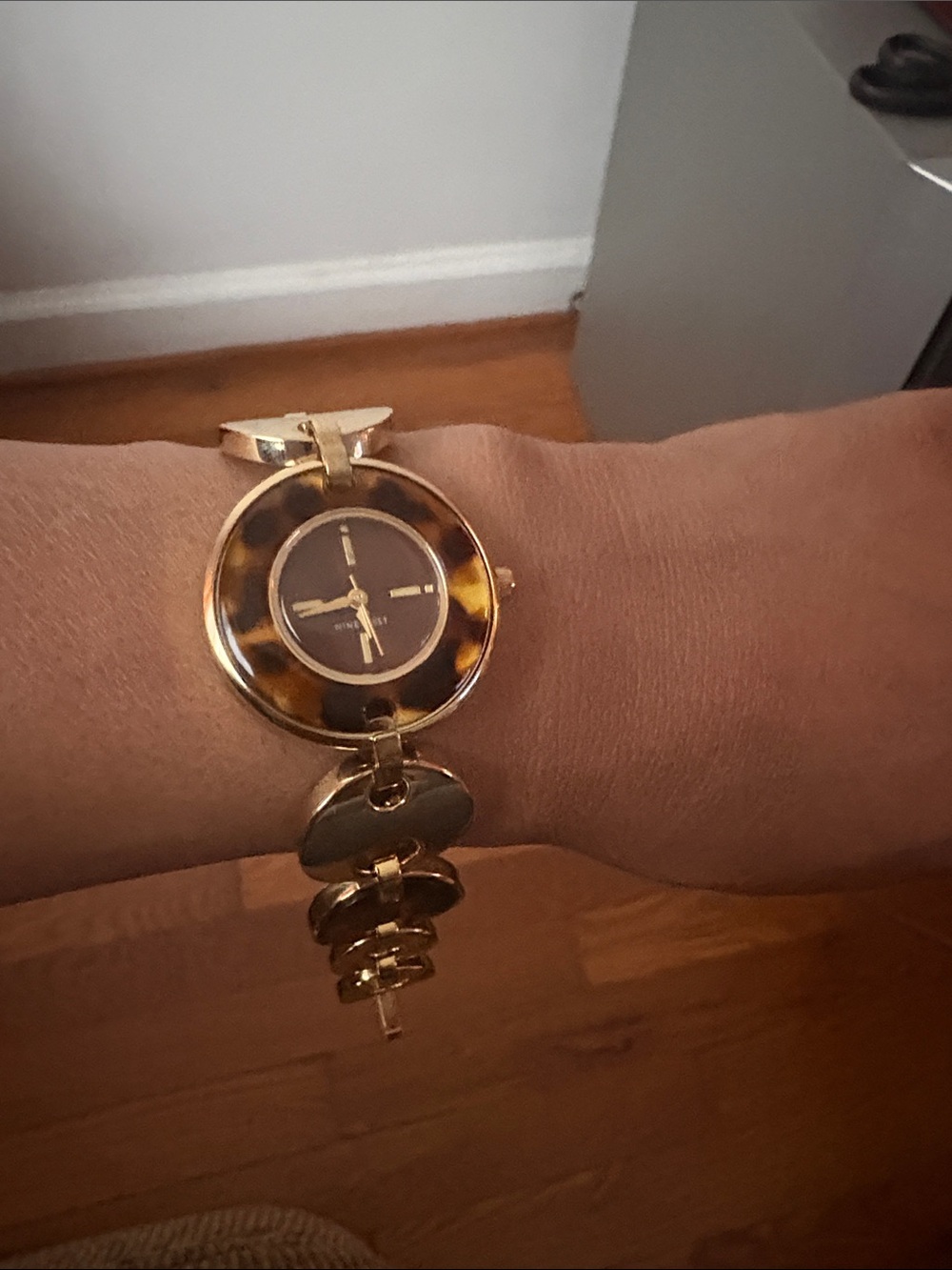 Round Link Bracelet Watch in Tortoiseshell and gold
